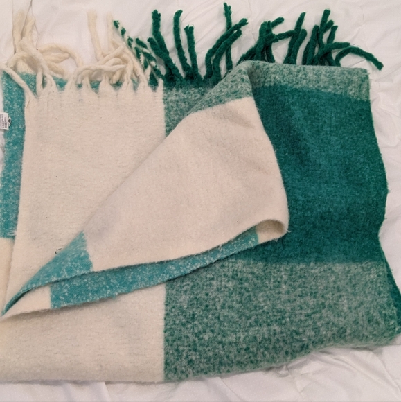 American Eagle Oversized Blanket Scarf - Picture 3 of 6